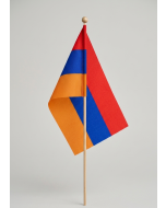 Դրոշ փայտիկով ՀՀ ավտոմեքենայի